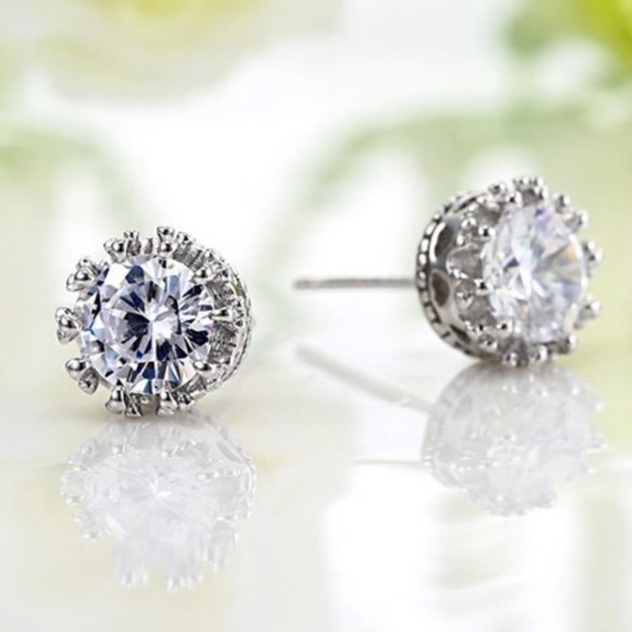 925 Sterling Silver Diamond Crown Stud Earrings - Picture 4 of 7